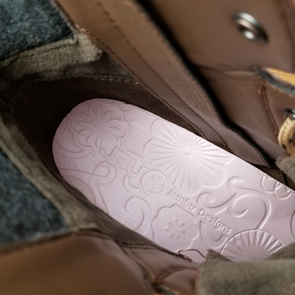 NWOB Naturalizer Varuna 11w Brown Leather Ankle Boots Heeled Lug Sole Lace Up - Picture 9 of 13